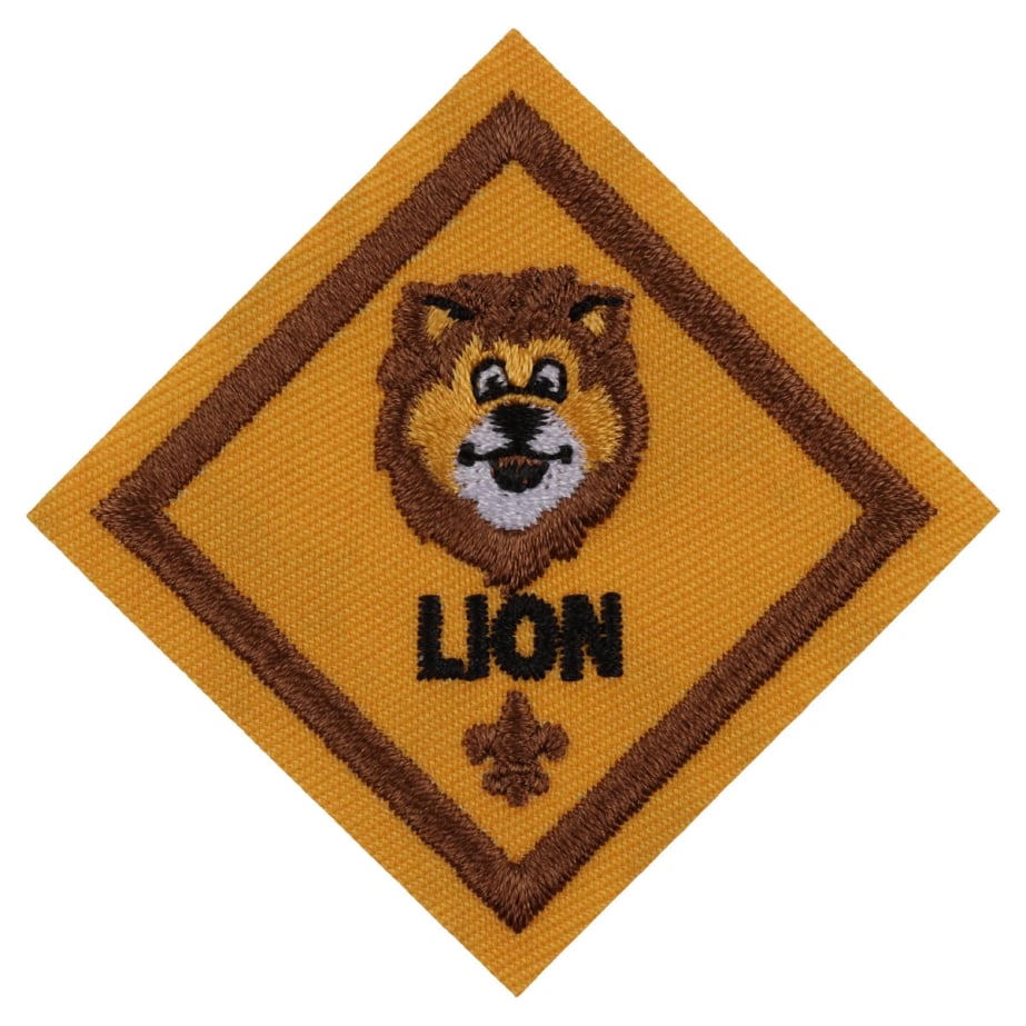 Lion rank emblem: a lion's head on a gold diamond patch